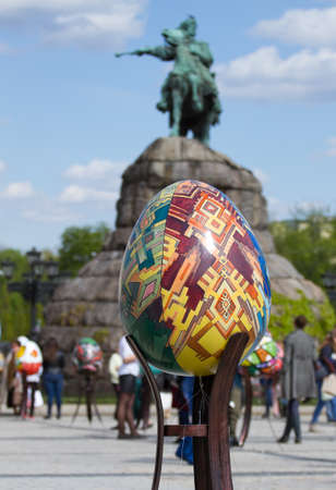 IEV, UKRAINE - APRIL 23, 2016:Ukrainian Easter Festival of folk art for coloring Easter eggs on Sofia square in Kiev, Ukraine.のeditorial素材
