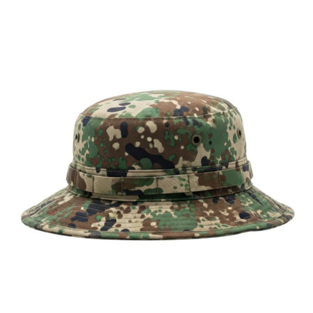 This durable camouflage bucket hat offers sun protection and a cool aesthetic. Perfect for hiking fishing or casual outings, it's a versatile accessory for any adventure.の素材