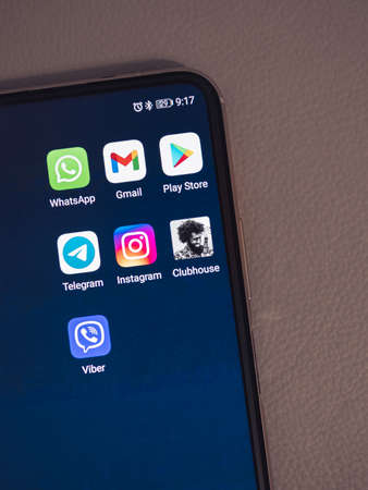 Moscow, Russia - May 11, 2021: Clubhouse app icone view on the smartphone screen, official version for Android devices.のeditorial素材