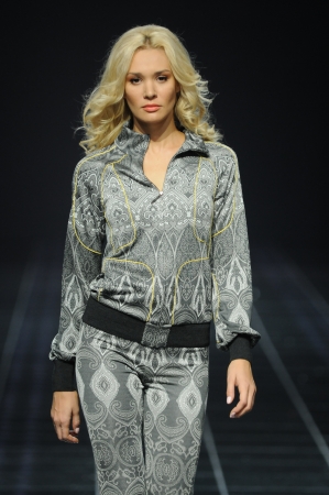 MOSCOW - OCTOBER 28: Model walks the runway at the Natalia Kolikhalova Collection for Spring/ Summer 2012 during Volvo Fashion Week on October 28, 2011 in Moscow, Russia   のeditorial素材