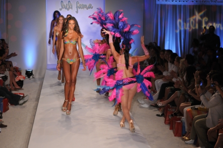 MIAMI - JULY 17: Brazilian dancers performs on runway at the Luli Fama Collection for Spring/ Summer 2012 during Mercedes-Benz Swim Fashion Week on July 17, 2011 in Miami, FLのeditorial素材