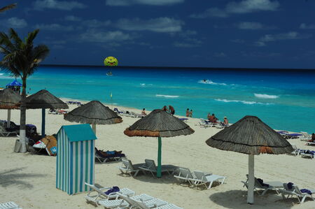 Tropical ocean view in the middle of sunny day in Cancun Mexicoのeditorial素材