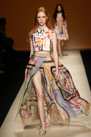 MILAN, ITALY - SEPTEMBER 17: a model walks the runway during the Alberta Ferretti show as part of Milan Fashion Week Womenswear Spring/Summer 2015 on September 17, 2014 in Milan, Italy.のeditorial素材