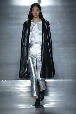 NEW YORK, NY - FEBRUARY 14: A model walks the runway at Noon by Noor fashion show during Mercedes-Benz Fashion Week Fall 2015 at Lincoln Center on February 14, 2015 in New York Cityのeditorial素材