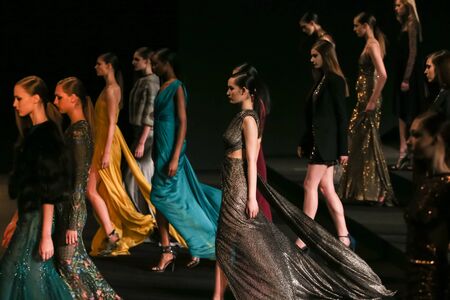 NEW YORK, NY - FEBRUARY 13: Models walk the runway at the Monique Lhuillier fashion show during MBFW Fall 2015 at Lincoln Center on February 13, 2015 in NYCのeditorial素材