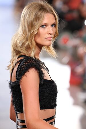 NEW YORK, NY - SEPTEMBER 13: Model Toni Garrn walks Carmen Steffens runway at the FTL Moda SS2016 during NYFW at Vanderbilt Hall at Grand Central Terminal, on September 13, 2015 in NYC.のeditorial素材