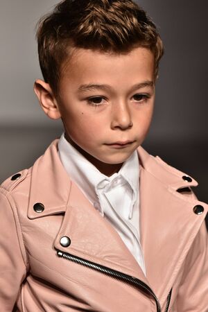 NEW YORK, NY - OCTOBER 17: A model walks runway at Laer Fall/Winter 2016 Runway Show during petiteParade at The Spring Studio on October 17, 2015 in NYC.のeditorial素材