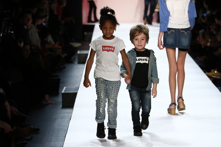 NEW YORK, NY - FEBRUARY 11: Kids perform on the runway during Rookie USA Presents Kids Rock! Fall 2016 at New York Fashion Week on February 11, 2016 in NYC.のeditorial素材