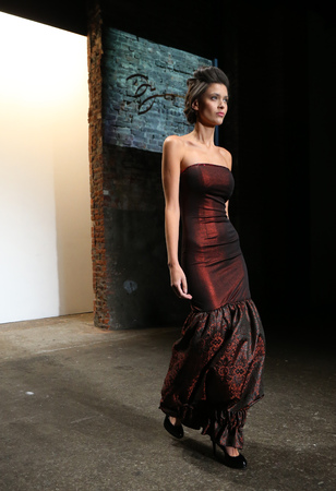 NEW YORK, NY - FEBRUARY 15: A model walks the runway wearing Di Yusupoff at Nolcha Shows During NYFW Women's Fall/Winter 2016 at ArtBeam on February 15, 2016 in New York City.のeditorial素材