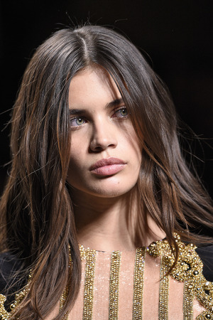 PARIS, FRANCE - MARCH 03:  Sara Sampaio walks the runway during the Balmain show as part of the Paris Fashion Week Womenswear Fall/Winter 2016/2017 on March 3, 2016 in Paris, France.のeditorial素材