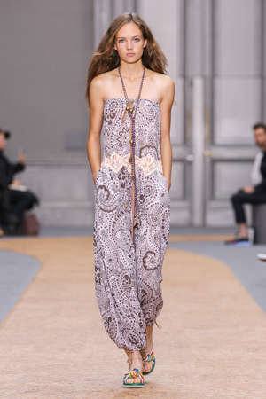 PARIS, FRANCE - OCTOBER 01: A model walks the runway during the Chloe show as part of the Paris Fashion Week Womenswear Spring/Summer 2016 on October 01, 2015 in Paris, France.のeditorial素材