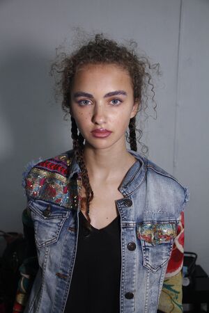 NEW YORK, NY - SEPTEMBER 06: A model getting posing backstage before the PH5 Presentation during New York Fashion Week on September 6, 2017 in New York City.のeditorial素材
