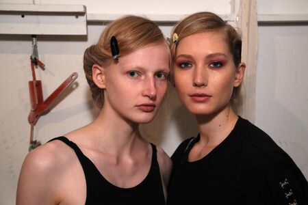 NEW YORK, NY - SEPTEMBER 07: Models posing backstage before the Brock Collection fashion show during New York Fashion Week on September 7, 2017 in New York City.のeditorial素材