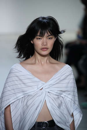 NEW YORK, NY - SEPTEMBER 09: A model walks the runway at the Dion Lee fashion show during New York Fashion Week on September 9, 2017 in New York City.のeditorial素材