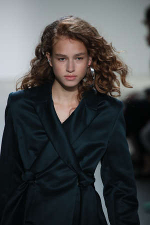 NEW YORK, NY - SEPTEMBER 09: A model walks the runway at the Dion Lee fashion show during New York Fashion Week on September 9, 2017 in New York City.のeditorial素材