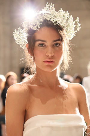 NEW YORK - OCTOBER 5: A model posing after Reem Acra  Bridal show Fall/Winter 2018 Collection during Bridal Fashion Week on October 5, 2017 in New York City.のeditorial素材