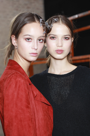 MILAN, ITALY - SEPTEMBER 21: Models are seen backstage ahead of the Les Copains show during Milan Fashion Week Spring/Summer 2018on September 21, 2017 in Milan, Italy.のeditorial素材