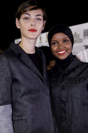 MILAN, ITALY - SEPTEMBER 21: Models are seen backstage ahead of the Max Mara show during Milan Fashion Week Spring/Summer 2018 on September 21, 2017 in Milan, Italy.のeditorial素材
