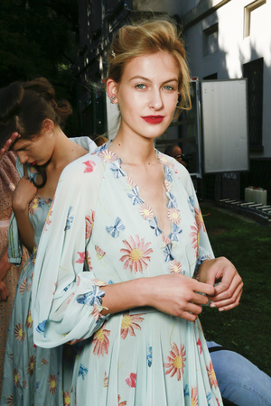 MILAN, ITALY - SEPTEMBER 21: A model is seen backstage ahead of the Luisa Beccaria show during Milan Fashion Week Spring/Summer 2018 on September 21, 2017 in Milan, Italy.のeditorial素材