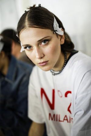 MILAN, ITALY - SEPTEMBER 20: A model is seen backstage ahead of the N.21 show during Milan Fashion Week Spring/Summer 2018on September 20, 2017 in Milan, Italy.のeditorial素材