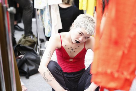 MILAN, ITALY - SEPTEMBER 24: A model is seen backstage ahead of the MSGM show during Milan Fashion Week Spring/Summer 2018 on September 24, 2017 in Milan, Italy.のeditorial素材