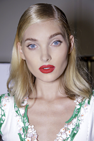 MILAN, ITALY - SEPTEMBER 23: A model is seen backstage ahead of the Blumarine show during Milan Fashion Week Spring/Summer 2018 on September 23, 2017 in Milan, Italy.のeditorial素材