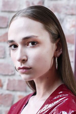 MILAN, ITALY - SEPTEMBER 23: A model is seen backstage ahead of the Aquilano.Rimondi show during Milan Fashion Week Spring/Summer 2018on September 23, 2017 in Milan, Italy.のeditorial素材