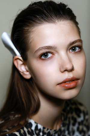 MILAN, ITALY - SEPTEMBER 23: A model is seen ahead of the Albino Teodoro show during Milan Fashion Week Spring/Summer 2018 on September 22, 2017 in Milan, Italy.のeditorial素材