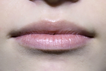 MILAN, ITALY - SEPTEMBER 20: A model is seen backstage ahead of the Fausto Puglisi  show during Milan Fashion Week Spring/Summer 2017 on September 20, 2016 in Milan, Italy.のeditorial素材