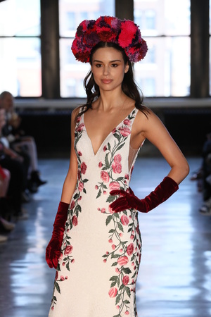 NEW YORK, NY - APRIL 14: A model walks the runway during the Watters Spring 2019  Bridal fashion show on April 14, 2018 in New York City.のeditorial素材
