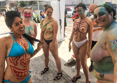 NEW YORK, NY - JUNE 16: People participate in the 36th annual Mermaid Parade in Coney Island on June 16, 2018 in New York City.のeditorial素材