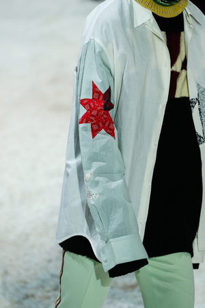 NEW YORK, NY - FEBRUARY 13: A model walks the runway for Calvin Klein Collection during New York Fashion Week on February 13, 2018 in New York City.のeditorial素材