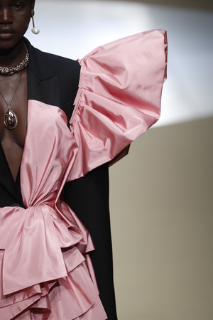 PARIS, FRANCE - MARCH 05: A model walks the runway during the Alexander McQueen show as part of Paris Fashion Week Womenswear Fall/Winter 2018/2019 on March 5, 2018 in Paris, France.のeditorial素材