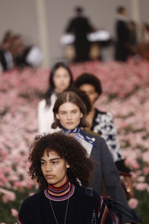 NEW YORK, NY - FEBRUARY 09: Models walk the runway finale during the Tory Burch Fall Winter 2018 Fashion Show during New York Fashion Week at Bridge Market on February 9, 2018 in New York City.のeditorial素材