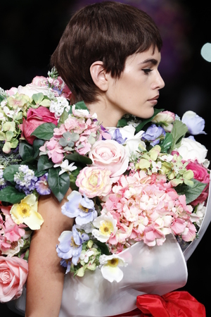 MILAN, ITALY - SEPTEMBER 21: Kaia Gerber walks the runway at the Moschino Ready to Wear Spring/Summer 2018 fashion show during Milan Fashion Week Spring/Summer 2018 on September 21, 2017 in Milan, Italy.のeditorial素材