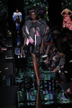 MILAN, ITALY - SEPTEMBER 21: Duckie Thot walks the runway at the Moschino Ready to Wear Spring/Summer 2018 fashion show during Milan Fashion Week Spring/Summer 2018 on September 21, 2017 in Milan, Italy.のeditorial素材