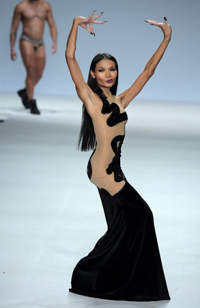 NEW YORK, NY - SEPTEMBER 07: Mimi Tao walks the runway during Marco Marco - September 2017 - New York Fashion Week on September 7, 2017 in New York Cityのeditorial素材