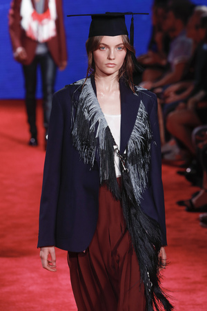 NEW YORK, NY - SEPTEMBER 11: A model walks the runway for Calvin Klein Collection during New York Fashion Week at New York Stock Exchange on September 11, 2018 in New York City.のeditorial素材