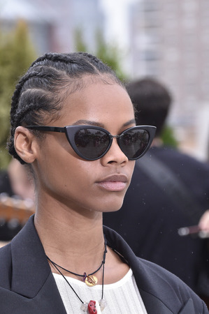 NEW YORK, NY - SEPTEMBER 11: Bella Hadid walks the runway for Oscar De La Renta during New York Fashion Week: The Shows at Spring Studios Terrace on September 11, 2018 in New York City.のeditorial素材