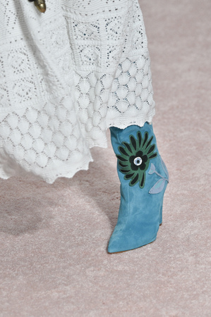 NEW YORK, NY - SEPTEMBER 10: A model walks the runway for Carolina Herrera during New York Fashion Week: The Shows on September 10, 2018 in New York City.のeditorial素材