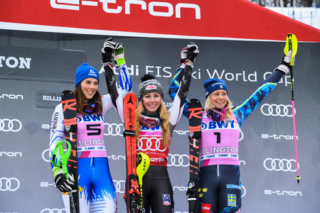 KILLINGTON, VT - NOVEMBER 25: (L-R) Petra Vlhova of Slovakia in 2nd place, Mikaela Shiffrin of the US in 1st place and Frida Hansdotter of Sweden in 3ird celebrate on the podium on November 25, 2018 in Killington, VTのeditorial素材
