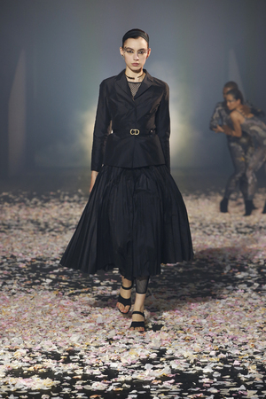 PARIS, FRANCE - SEPTEMBER 24: A model walks the runway during the Christian Dior show as part of the Paris Fashion Week Womenswear Spring/Summer 2019 on September 24, 2018 in Paris, France.のeditorial素材