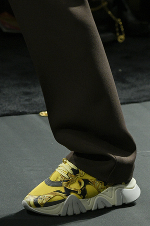 MILAN, ITALY - FEBRUARY 22: A model walks the runway at the Versace show at Milan Fashion Week Autumn/Winter 2019/20 on February 22, 2019 in Milan, Italy.のeditorial素材