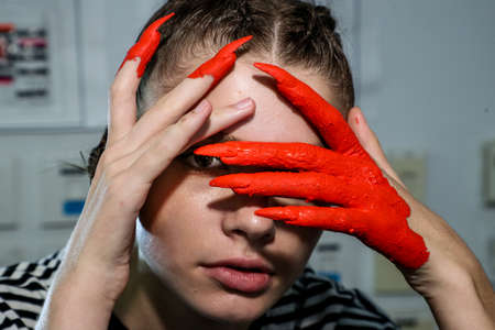 NEW YORK, NEW YORK - SEPTEMBER 10: A model posing backstage during Kaimin Ready to Wear Spring/Summer 2020 fashion show during New York Fashion Week on September 10, 2019 in New York City.のeditorial素材
