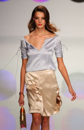 PARIS FRANCE - OCTOBER 12, 2003 Model  Daria Werbowy walk runway fashion show of Yalentino Ready-To-Wear collection during Paris Spring Summer 2004 fashion week. Paris, October 12, 2003.のeditorial素材