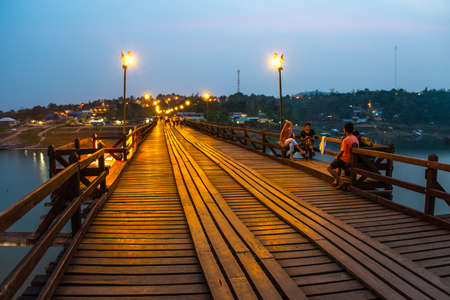 SAGKLABURI THAILAND- MARCH 10 : Unidentified tourists are chillout at the longest wood bridge of Thailand on March 10, 2016 at Mon Bridge.のeditorial素材
