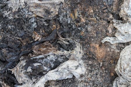 Ash resulting from incineration with aluminum foil mixed The environment has been destroyed.
