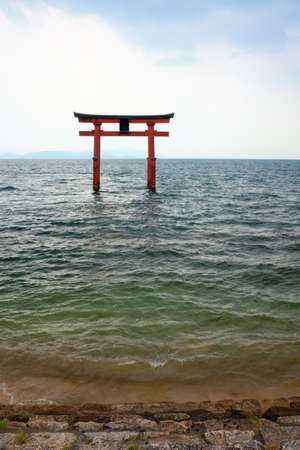 Japanese Gate, Temple Gate on the Lake Biwaの素材 [FY31014210542]