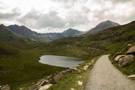 Miners track to summit of Snowdon passing LLyn Teryn lake. Snowdonia, Wales, United Kingdom.の写真素材