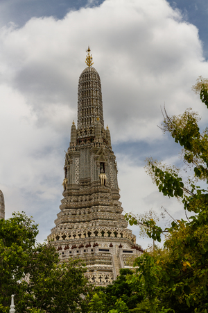 Wat Arun Ratchawararam Ratchawaramahawihan Buddhist Temple. Chao Phraya River, Bangkok, Thailand.の写真素材